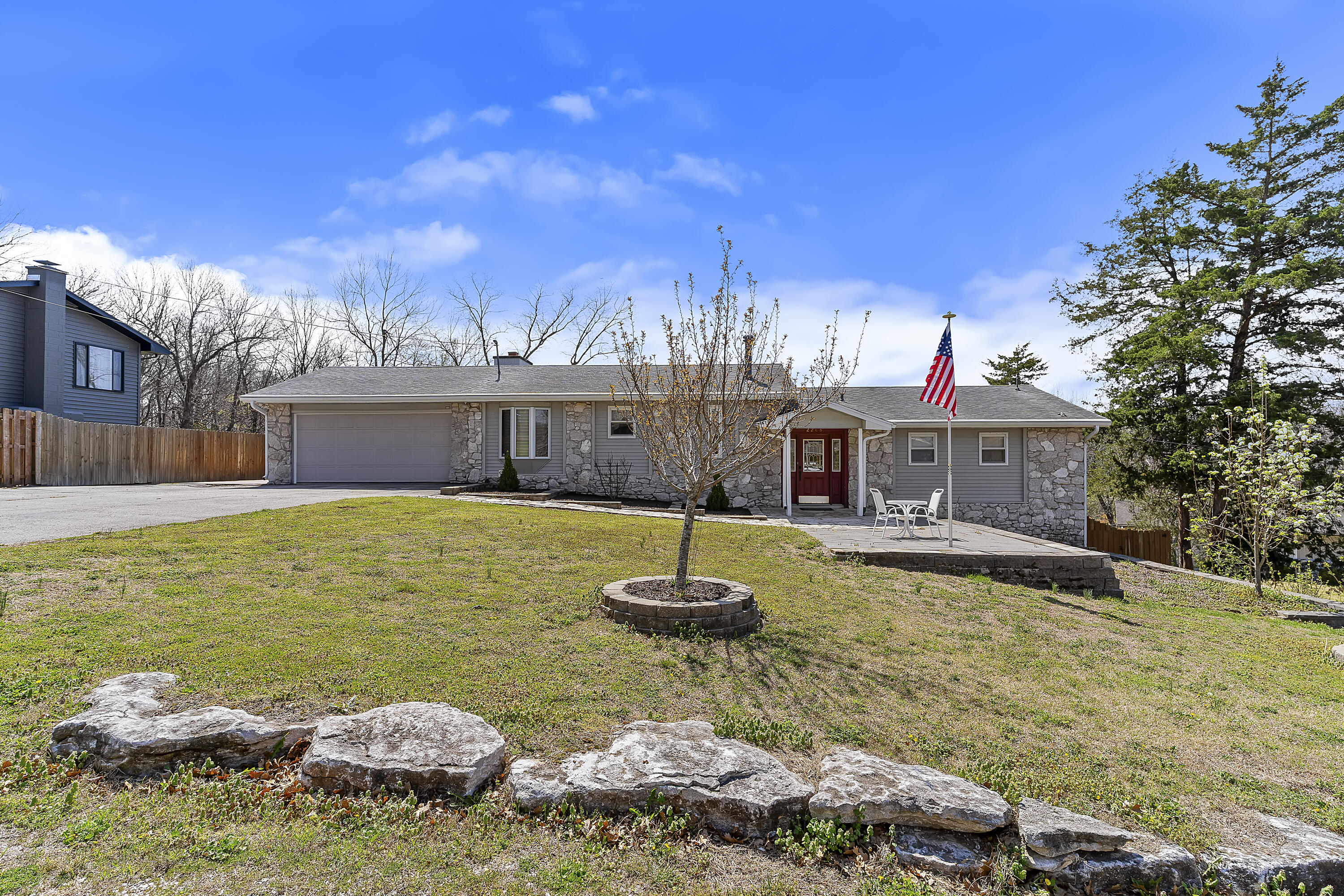 2268 E Thompson-1