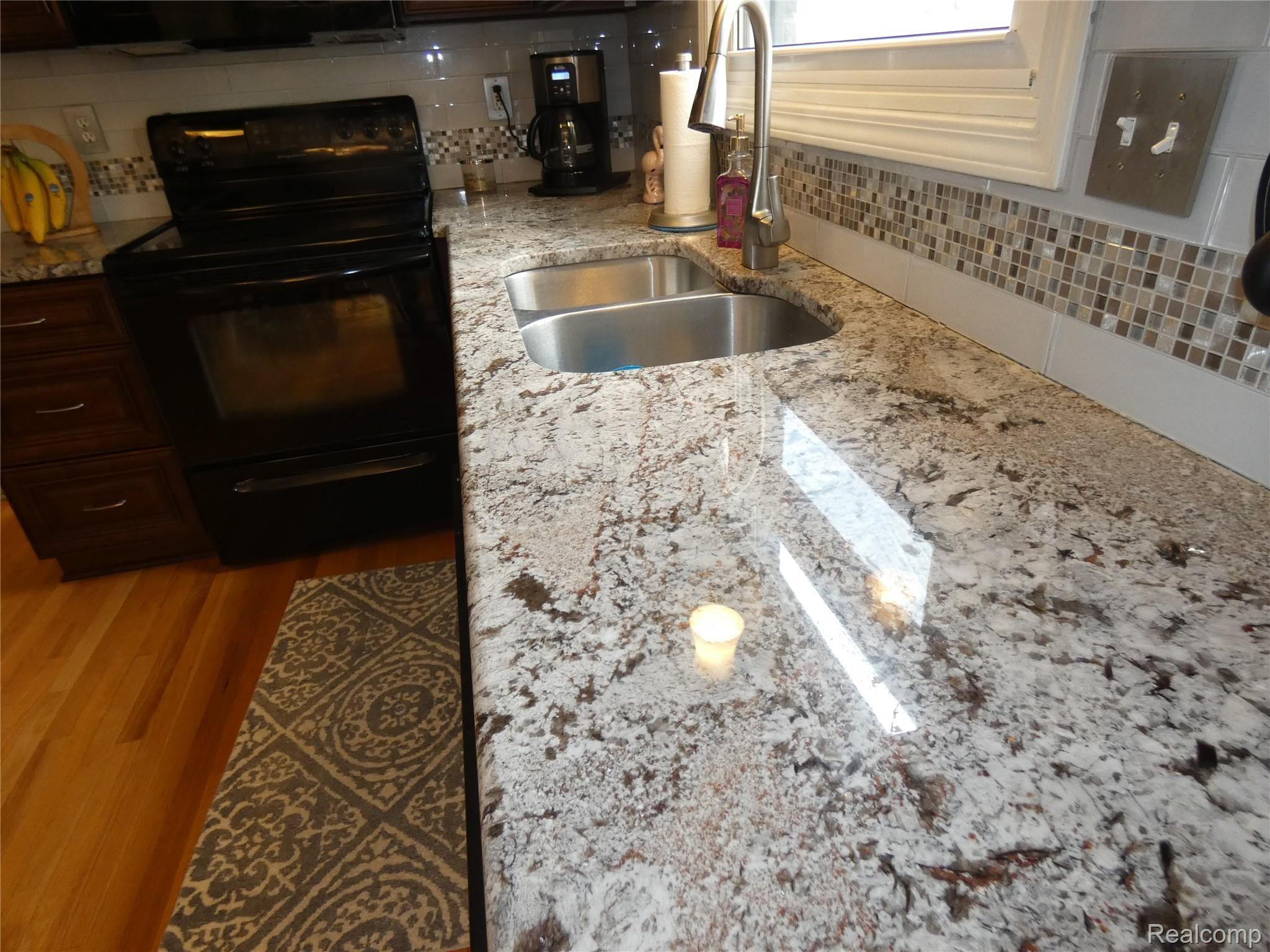 6462 Fox Hills Road Canton, MI 48187 - Photo 13 of 36 P1020401.JPG