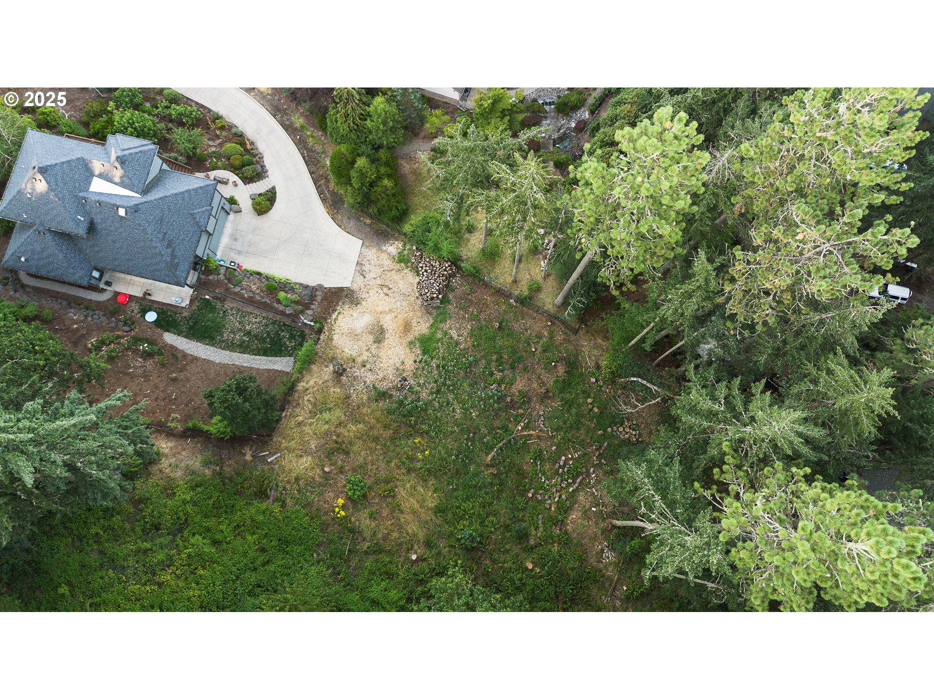 Pine View Eugene, OR 97405 - Photo 3 of 18 a black and white photo of a house