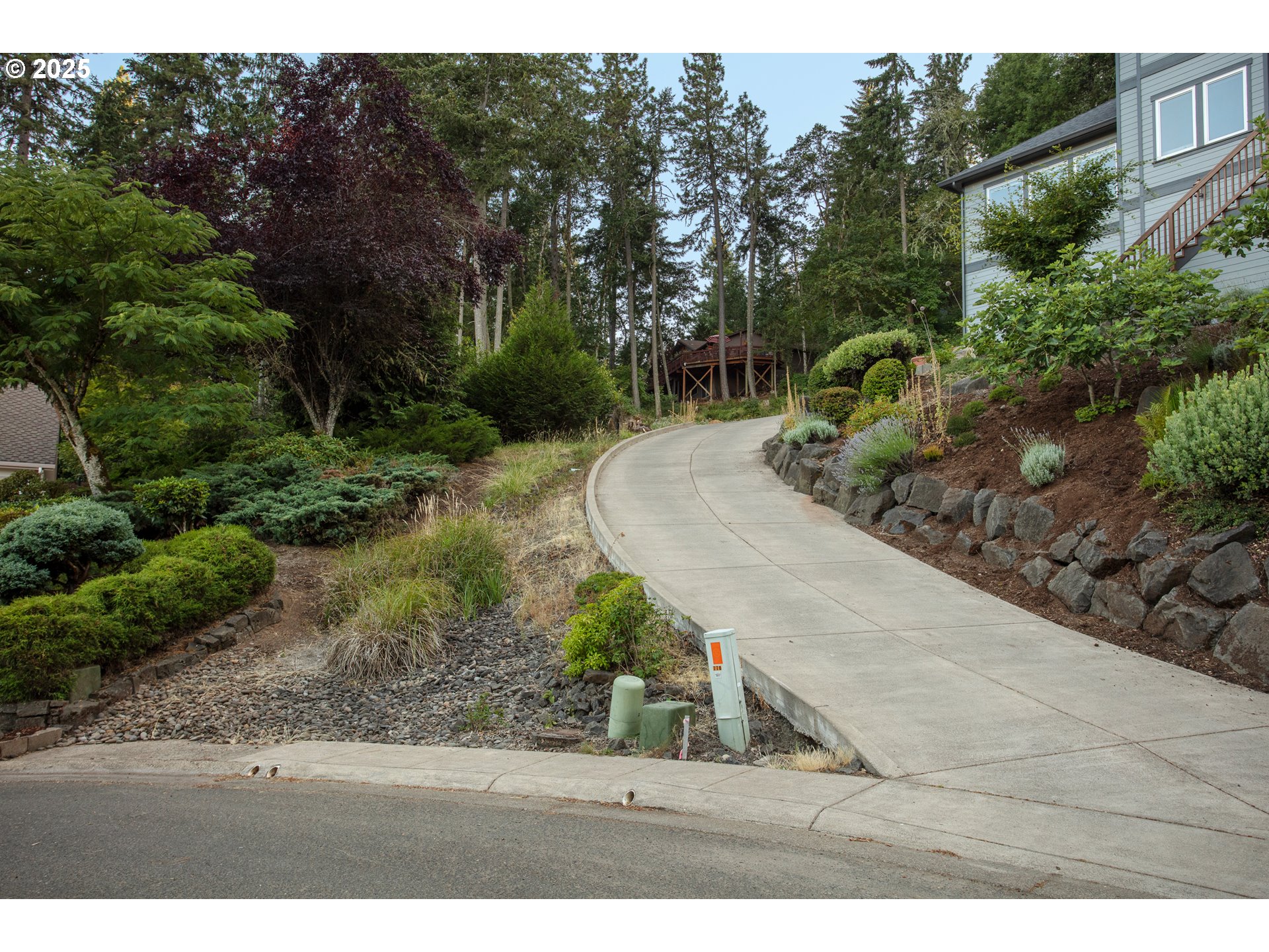 Pine View Eugene, OR 97405 - Photo 5 of 18 a backyard of a house with a yard and outdoor seating