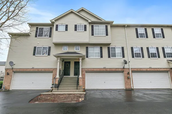 $2,390 | 253 Evergreen Circle, Gilberts, IL 60136