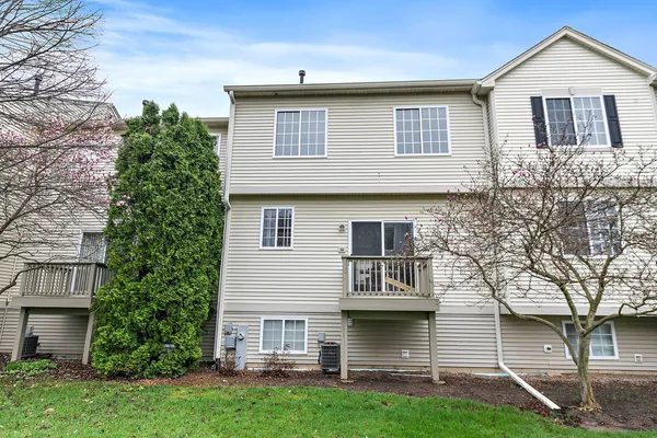 $2,390 | 253 Evergreen Circle, Gilberts, IL 60136