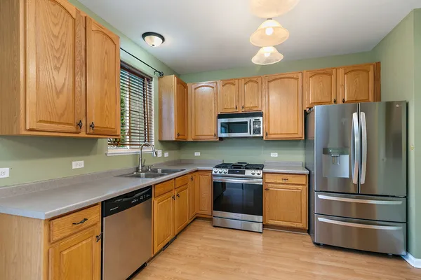 $2,390 | 253 Evergreen Circle, Gilberts, IL 60136