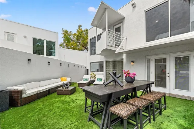 a view of entryway and hall