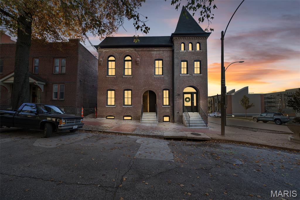 1201 MacKay Place St. Louis, MO 63104 - Photo 2 of 70
