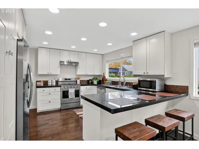 $562,500 | 21565 Southwest Alsea Court, Tualatin, OR 97062