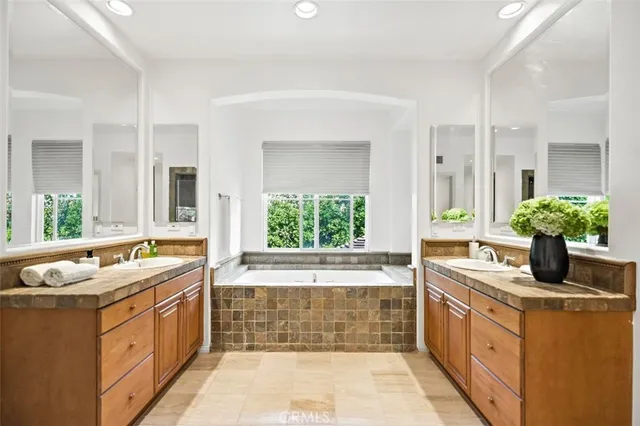 $2,780,000 | 33 Modesto, Irvine, CA 92602