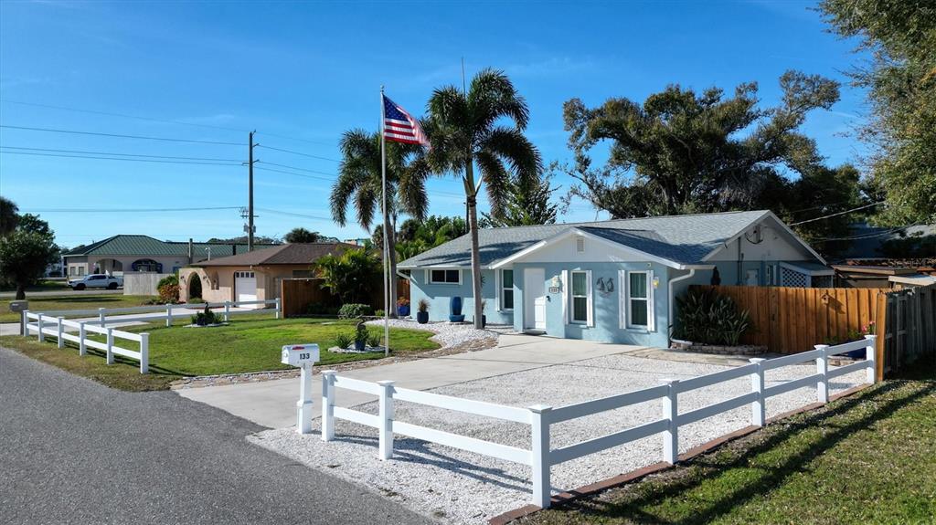 133 Altair Road Venice, FL 34293 - Photo 5 of 58 Gallery Image 5