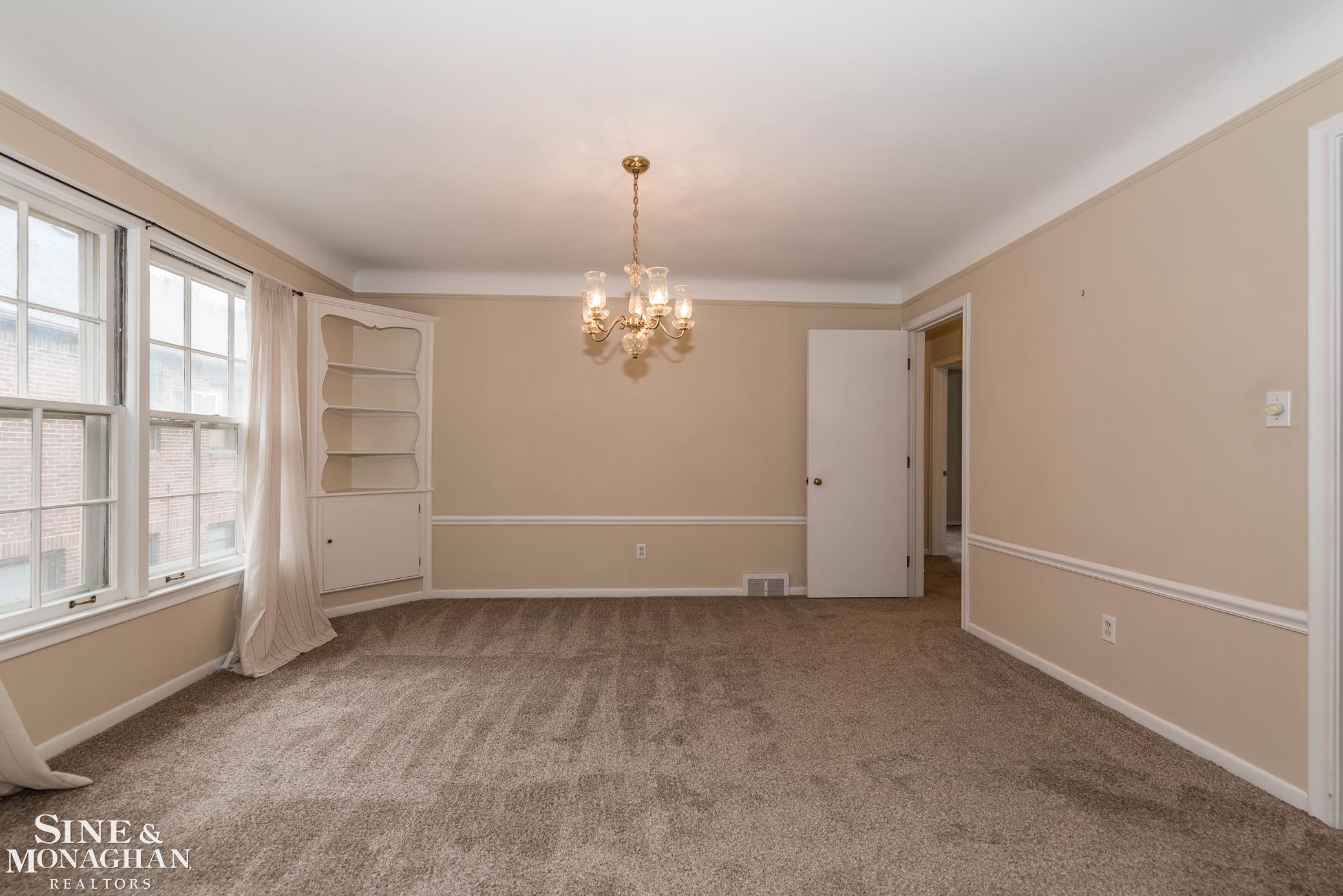 949 Harcourt Road Grosse Pointe, MI 48230 - Photo 4 of 18 50099506-3.JPG