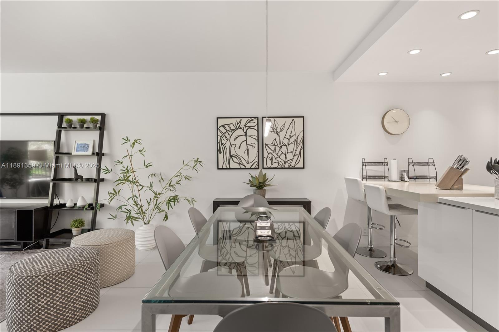 101 Crandon Boulevard, Unit 379 Key Biscayne, FL 33149 - Photo 3 of 37 a living room with furniture