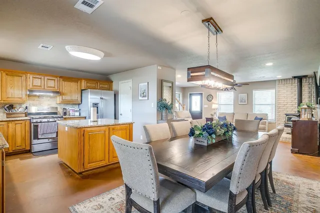 $799,000 | 2900 County Road 425, Cleburne, TX 76031