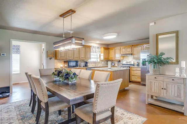 $799,000 | 2900 County Road 425, Cleburne, TX 76031