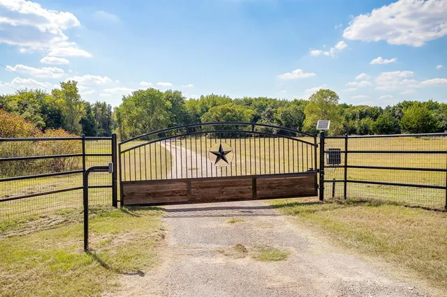 $799,000 | 2900 County Road 425, Cleburne, TX 76031