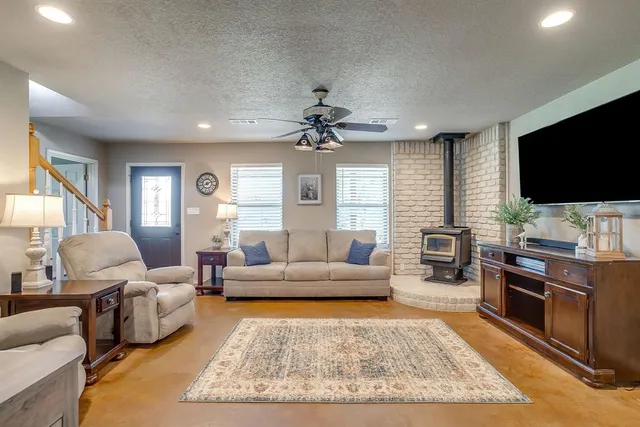 $799,000 | 2900 County Road 425, Cleburne, TX 76031