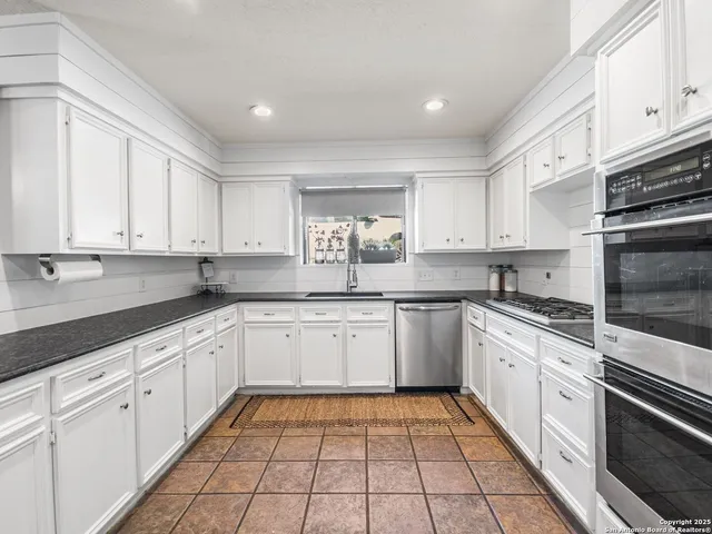 $640,000 | 834 Candlewood Circle, New Braunfels, TX 78130