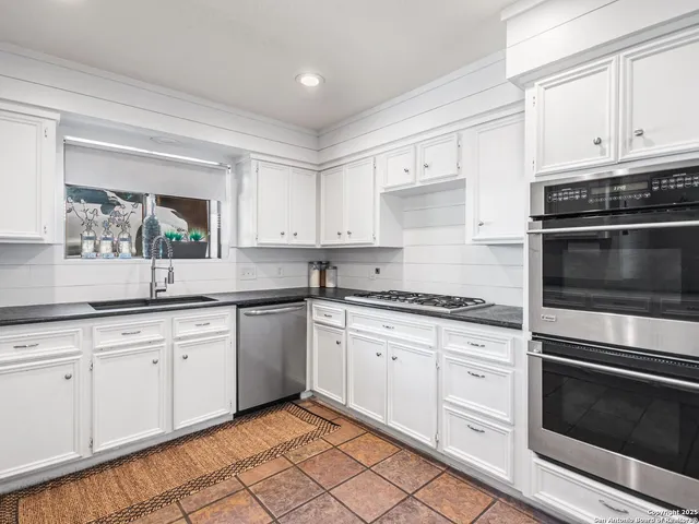 $640,000 | 834 Candlewood Circle, New Braunfels, TX 78130