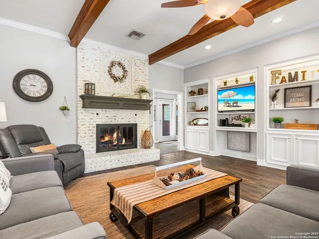 $640,000 | 834 Candlewood Circle, New Braunfels, TX 78130