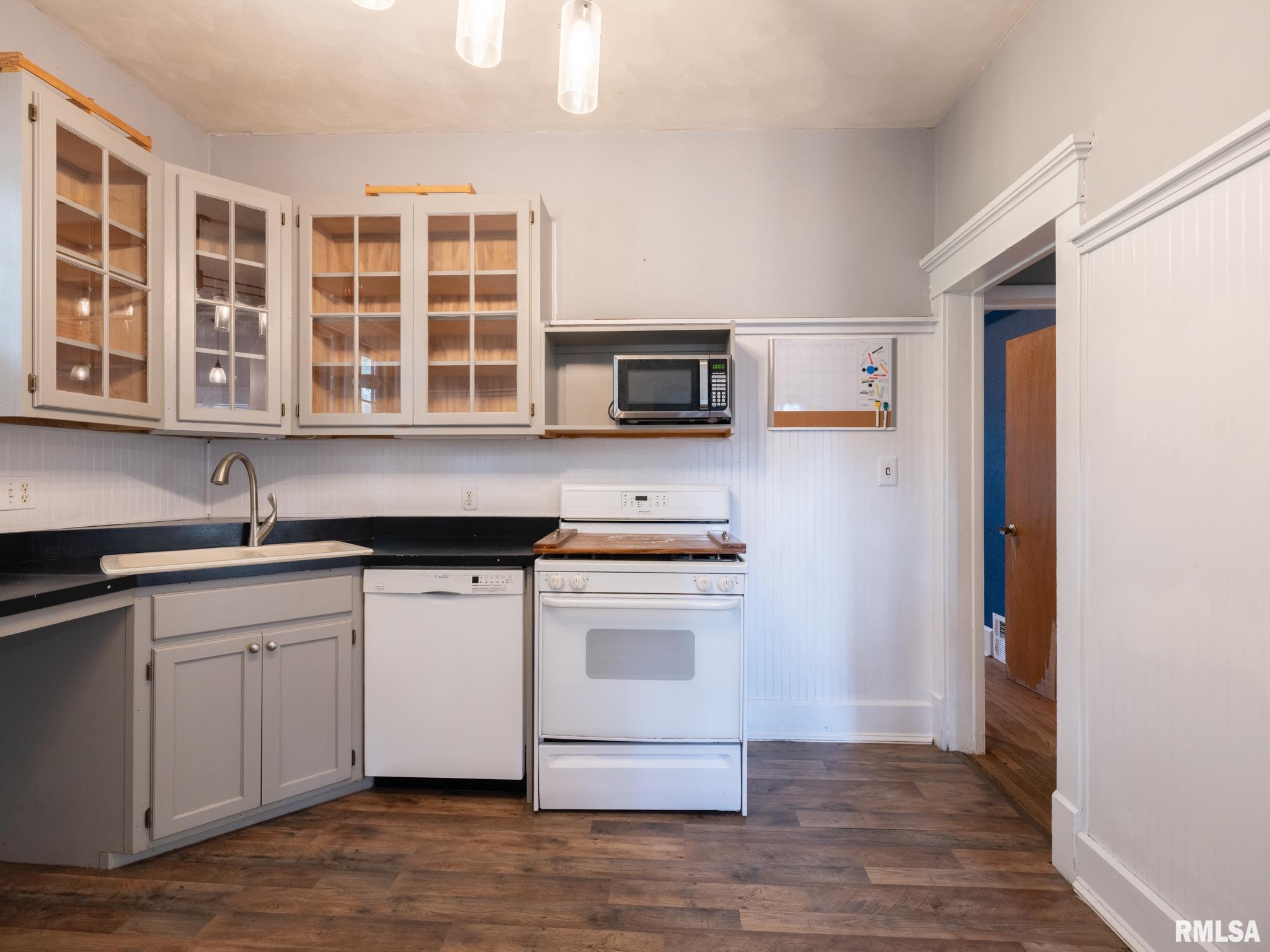 399 West Walnut Street Canton, IL 61520 - Photo 11 of 34