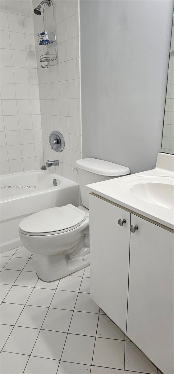 2910 Southeast 12th Road, Unit 20429 Homestead, FL 33035 - Photo 14 of 16 a bathroom with a toilet and a tub