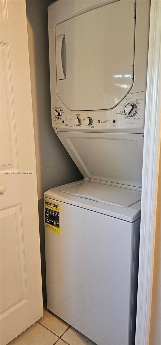 2910 Southeast 12th Road, Unit 20429 Homestead, FL 33035 - Photo 9 of 16 a utility room with dryer and washer