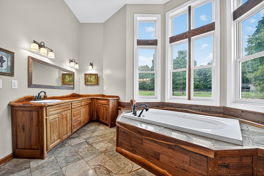 280 Star Creek Crossing Morganton, GA 30560 - Photo 40 of 100 a spacious bathroom with sink and bathtub