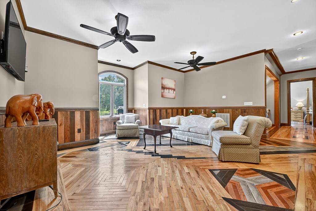 280 Star Creek Crossing Morganton, GA 30560 - Photo 50 of 100 a living room with furniture