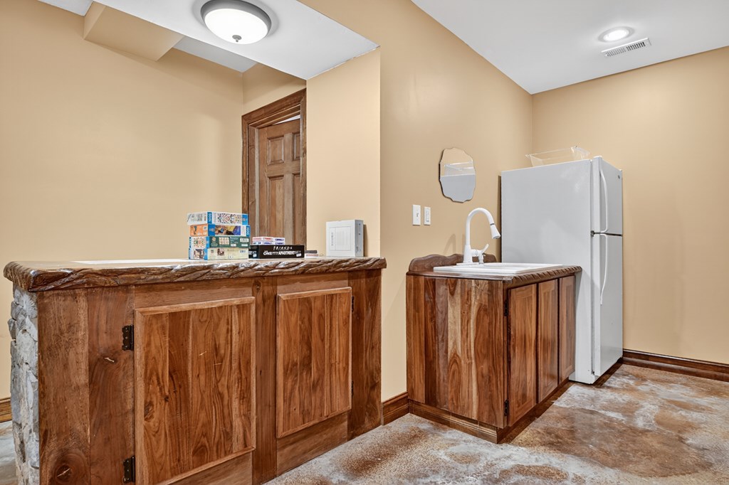 280 Star Creek Crossing Morganton, GA 30560 - Photo 63 of 100 a bathroom with double vanity and a mirror