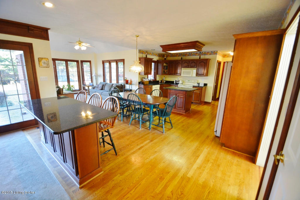 2005 Hillcircle Road Louisville, KY 40214 - Photo 24 of 64 Eat in Kitchen/Gathering Area