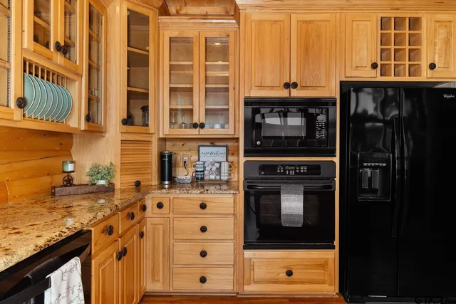 $889,000 | 1301 South Lake Drive, Gladewater, TX 75647