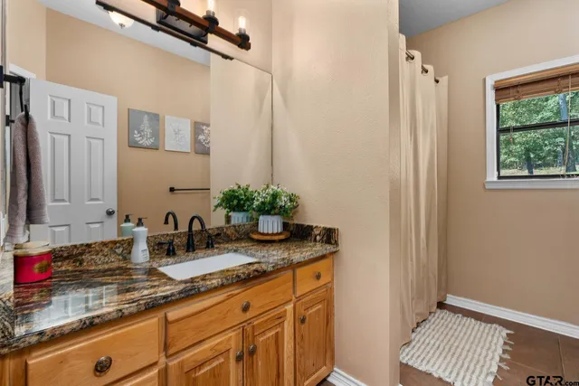 $889,000 | 1301 South Lake Drive, Gladewater, TX 75647