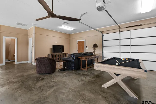 $889,000 | 1301 South Lake Drive, Gladewater, TX 75647