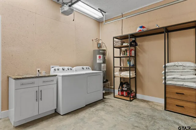 $889,000 | 1301 South Lake Drive, Gladewater, TX 75647