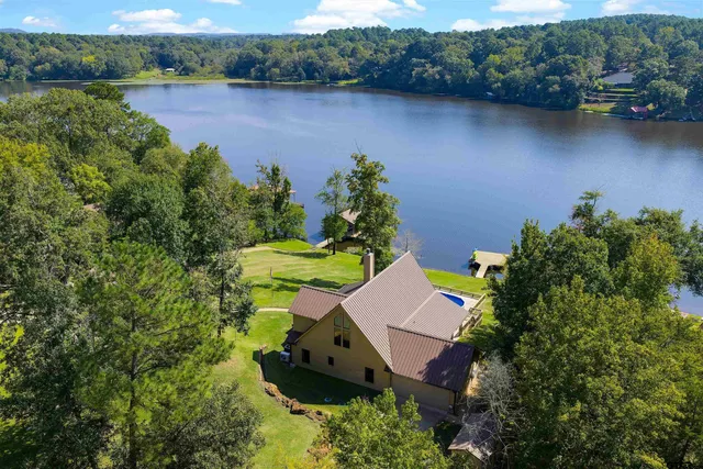 $889,000 | 1301 South Lake Drive, Gladewater, TX 75647