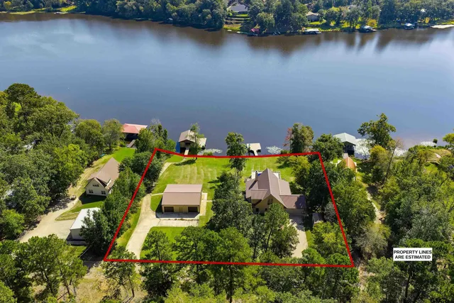 $889,000 | 1301 South Lake Drive, Gladewater, TX 75647