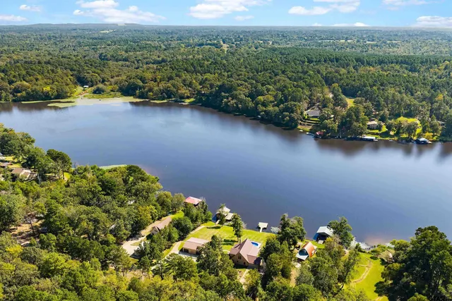 $889,000 | 1301 South Lake Drive, Gladewater, TX 75647