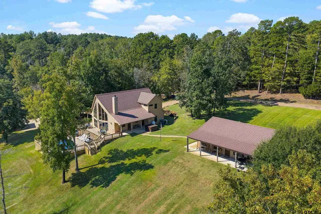 $889,000 | 1301 South Lake Drive, Gladewater, TX 75647