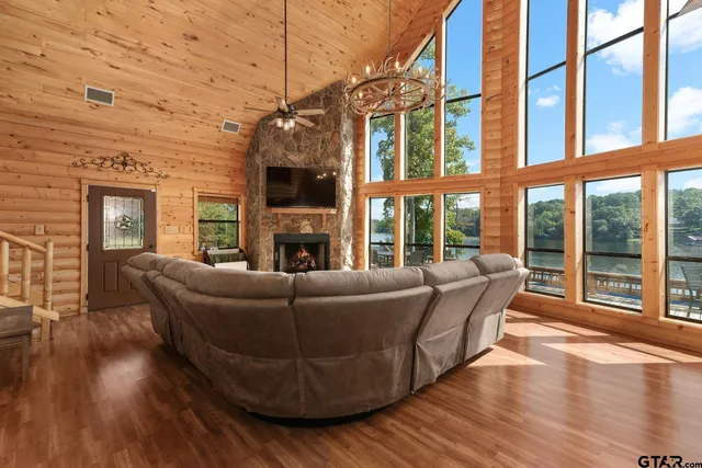 $889,000 | 1301 South Lake Drive, Gladewater, TX 75647