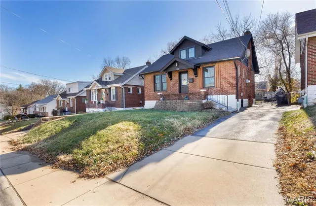 $2,000 | 324 Eldridge Avenue, Rock Hill, MO 63119