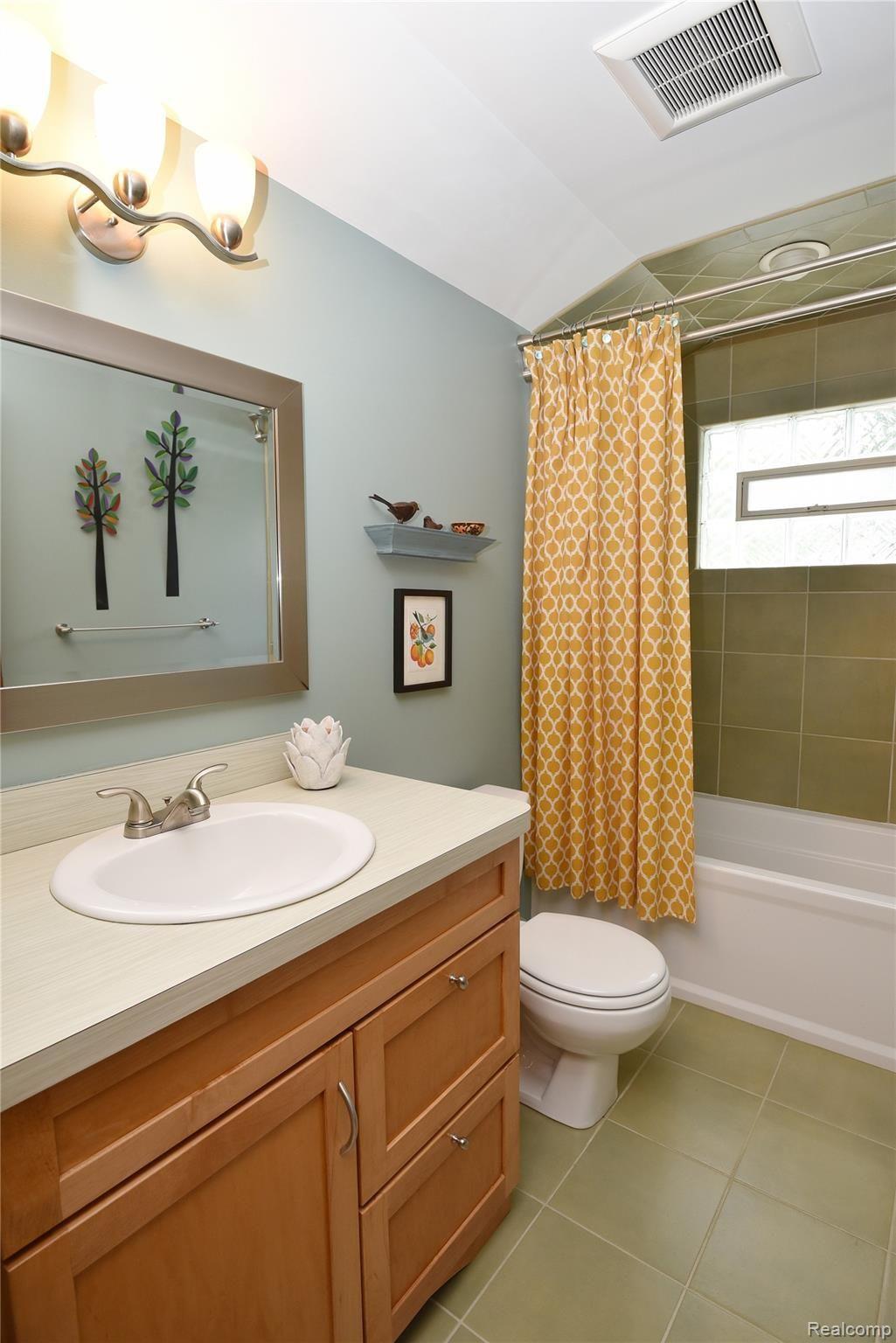 1377 Maple Drive Rochester, MI 48307 - Photo 26 of 42 1377 Maple Drive_26.JPG
