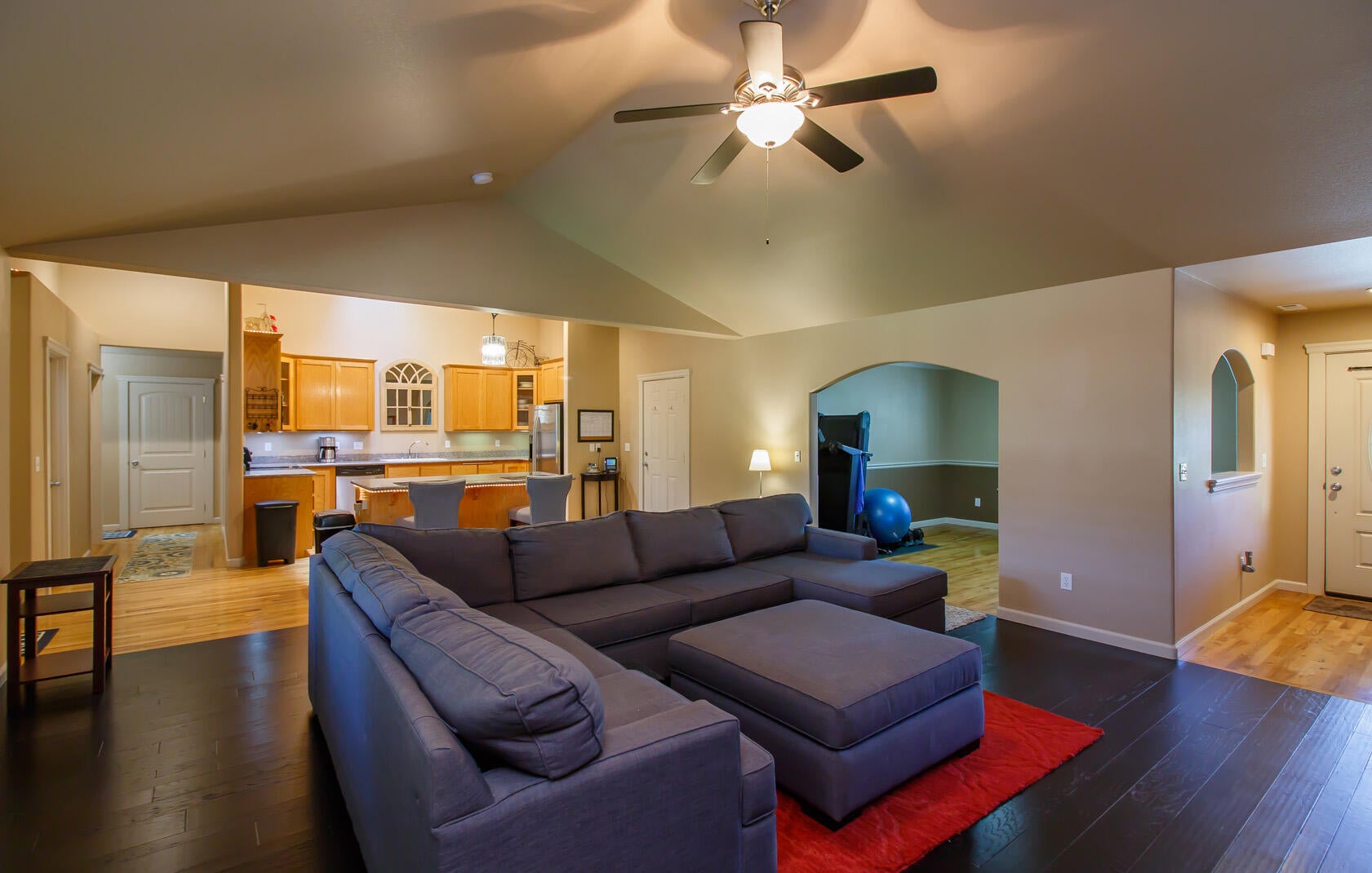 1955 Rabun Way Central Point, OR 97502 - Photo 5 of 33 Living room