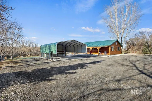 $855,000 | 2909 South 1110th Street East, Hagerman, ID 83332