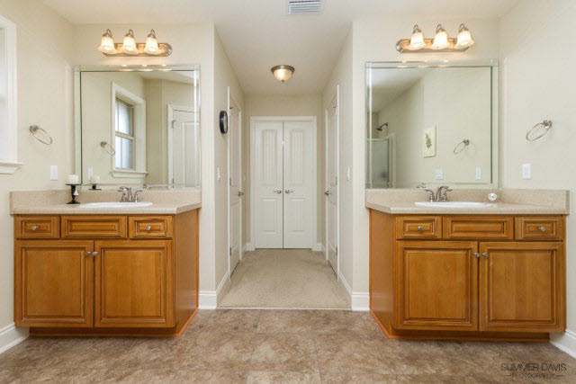 579 Fulton Loop Foley, AL 36535 - Photo 9 of 19 Master Bath view 2
