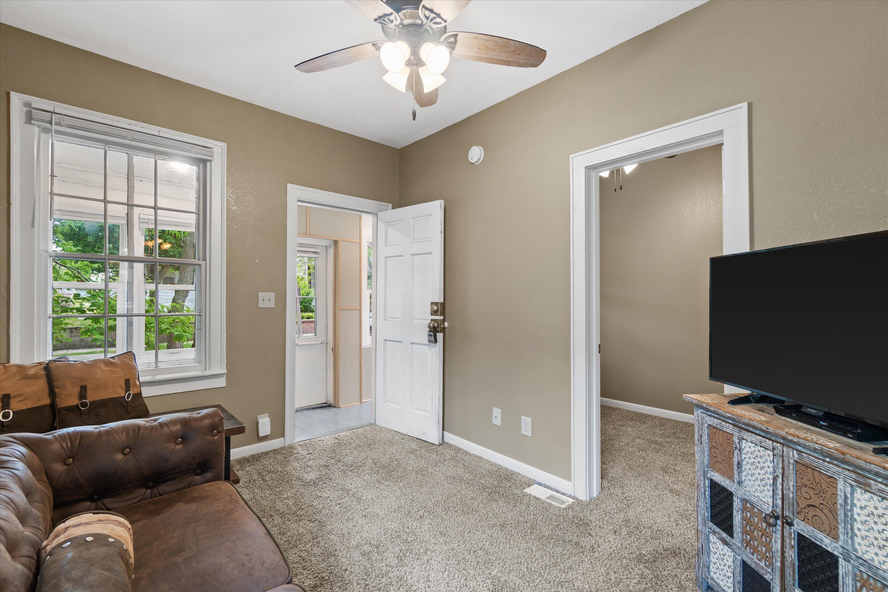 616 South 61st Street Milwaukee, WI 53214 - Photo 8 of 31 Living Room