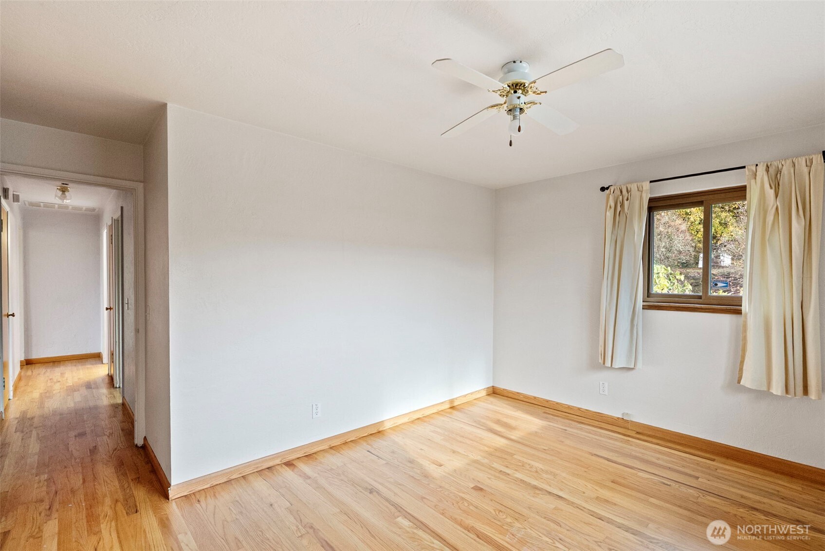 2821 Sanders Avenue Bremerton, WA 98310 - Photo 21 of 40 wooden floor in an empty room with a window