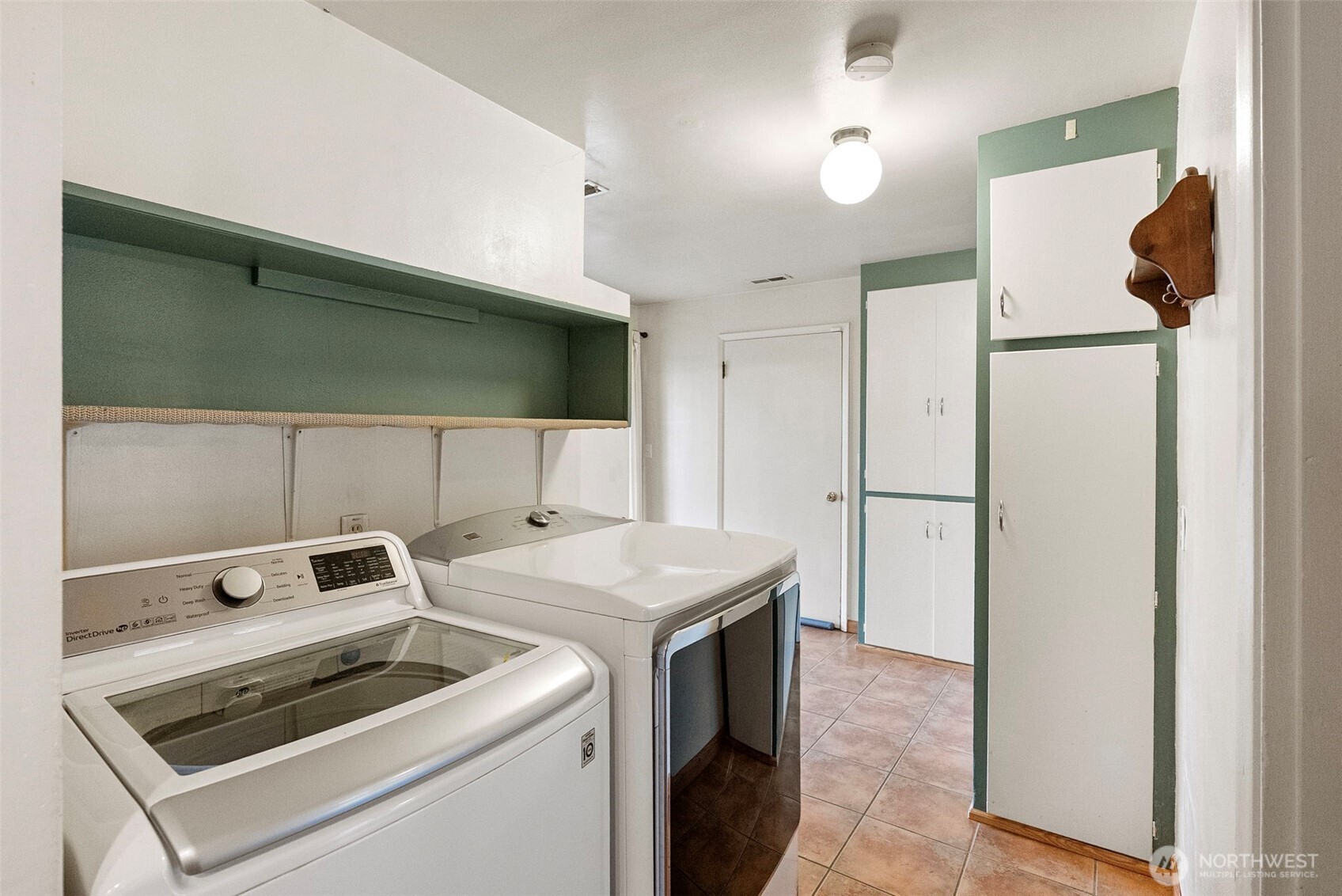 2821 Sanders Avenue Bremerton, WA 98310 - Photo 23 of 40 a utility room with dryer and washer