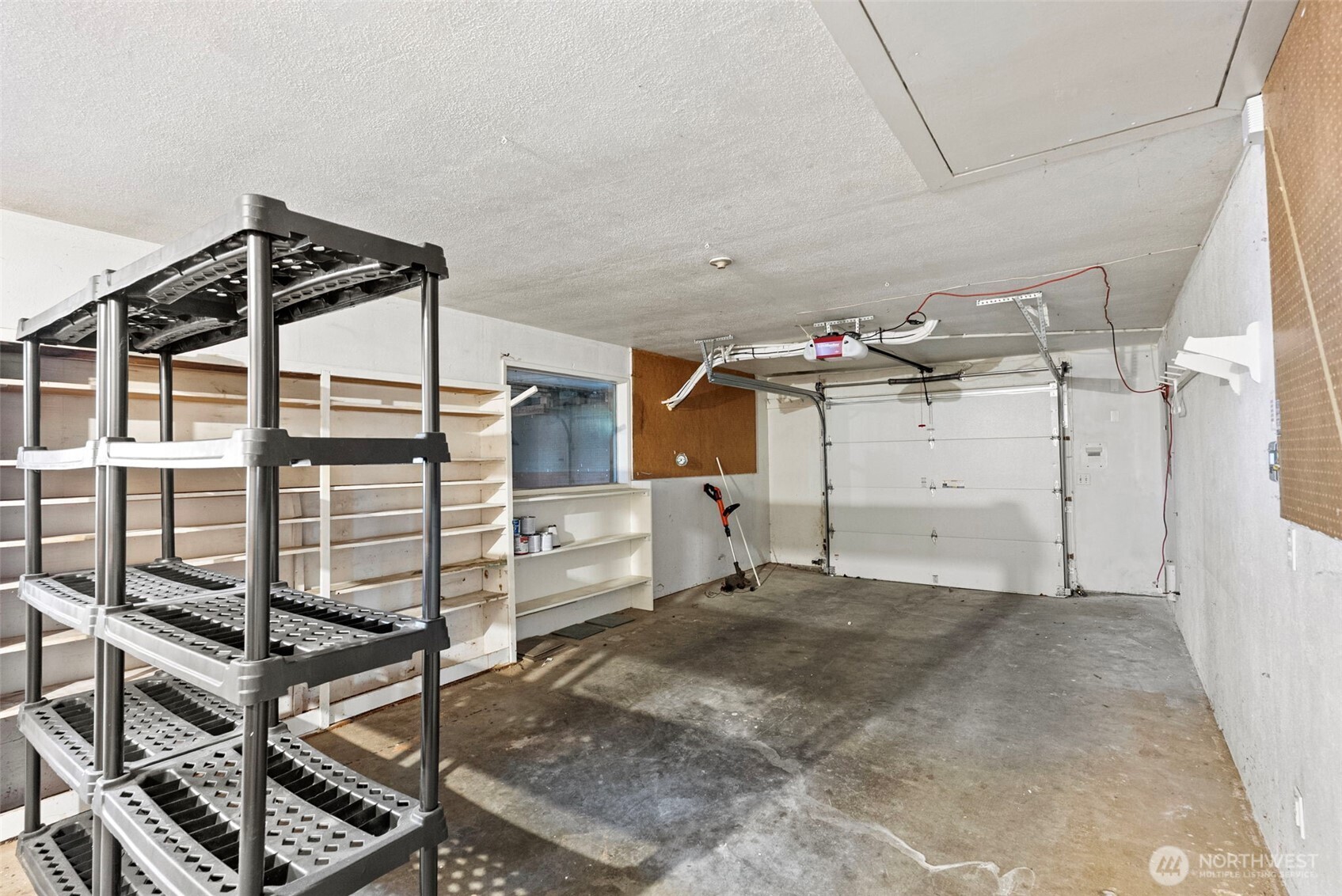 2821 Sanders Avenue Bremerton, WA 98310 - Photo 28 of 40 a view of a garage