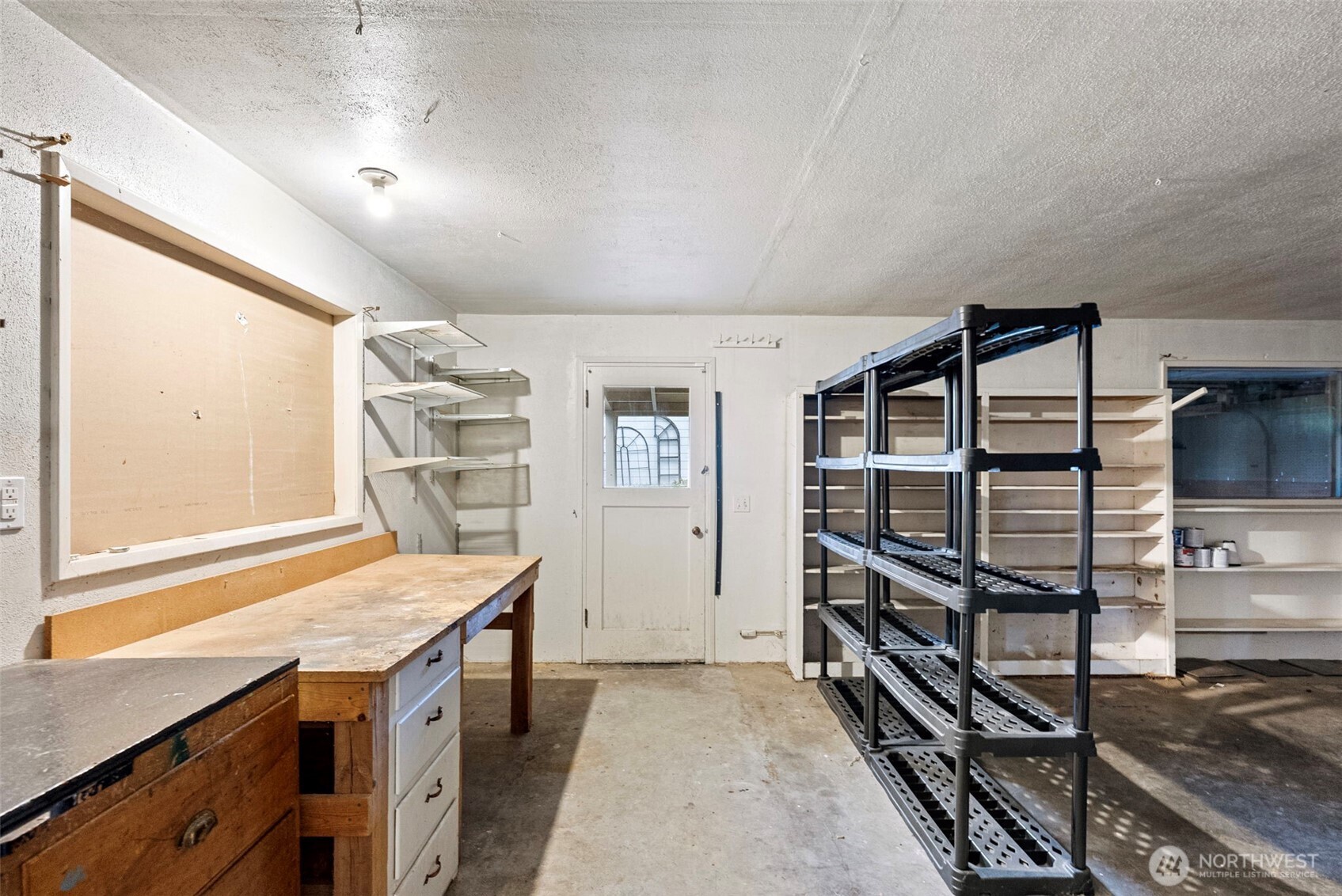 2821 Sanders Avenue Bremerton, WA 98310 - Photo 29 of 40 an empty room with windows