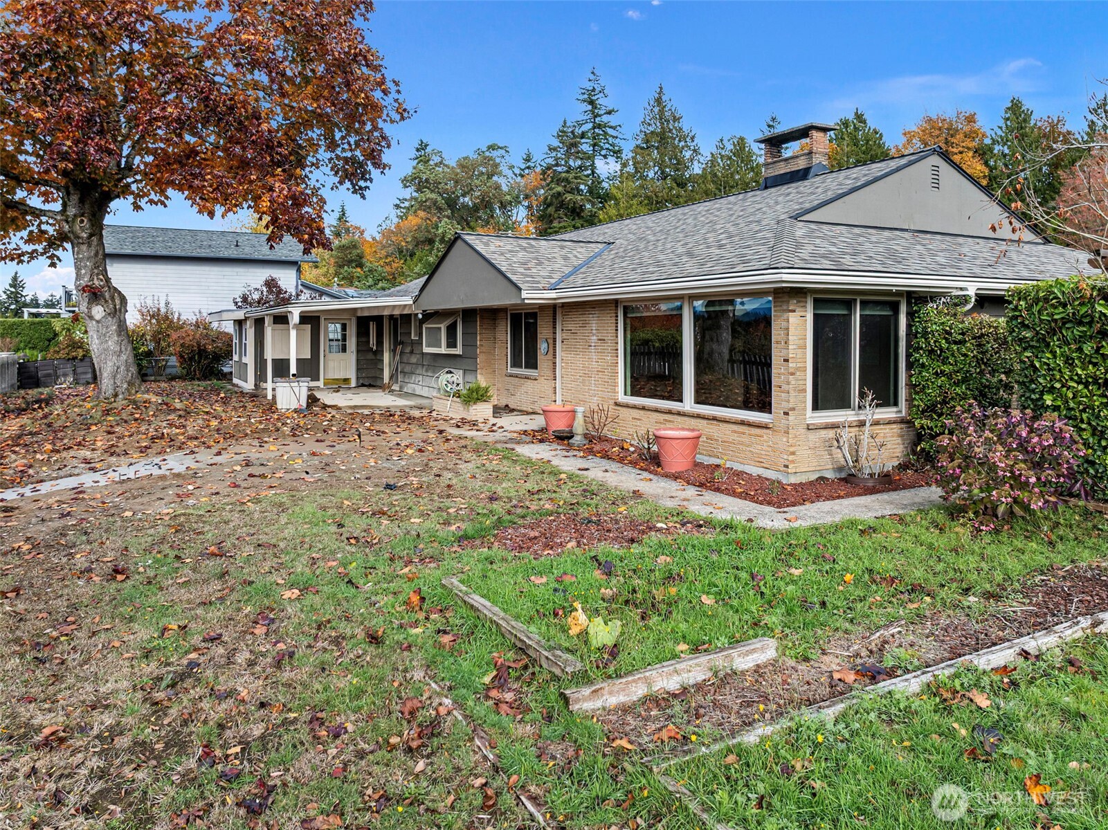2821 Sanders Avenue Bremerton, WA 98310 - Photo 31 of 40 front view of a house with a yard