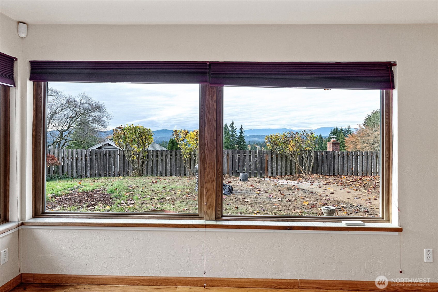 2821 Sanders Avenue Bremerton, WA 98310 - Photo 9 of 40 a view of sky from window