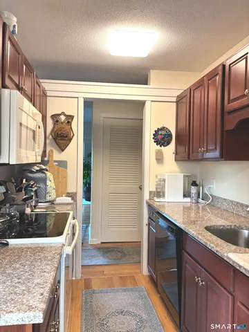 $268,000 | 92 Mallard Drive, Avon, CT 06001